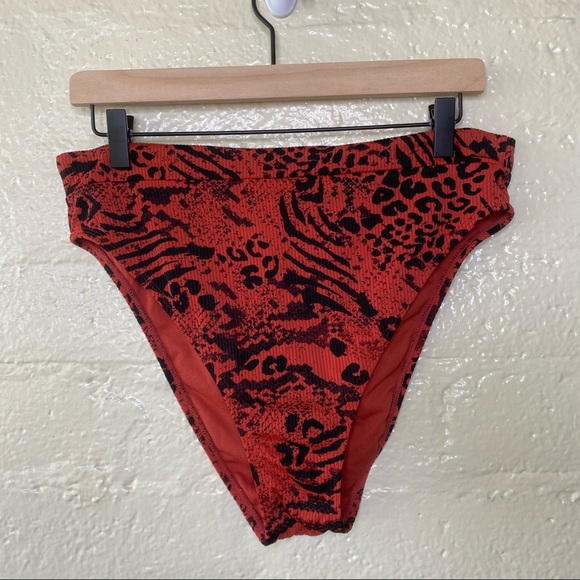 Leopard Print Bikini (Top and Bottom) - Picture 5 of 7